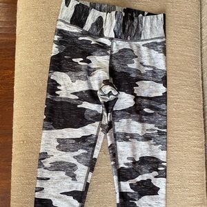 Terez cropped camo leggings